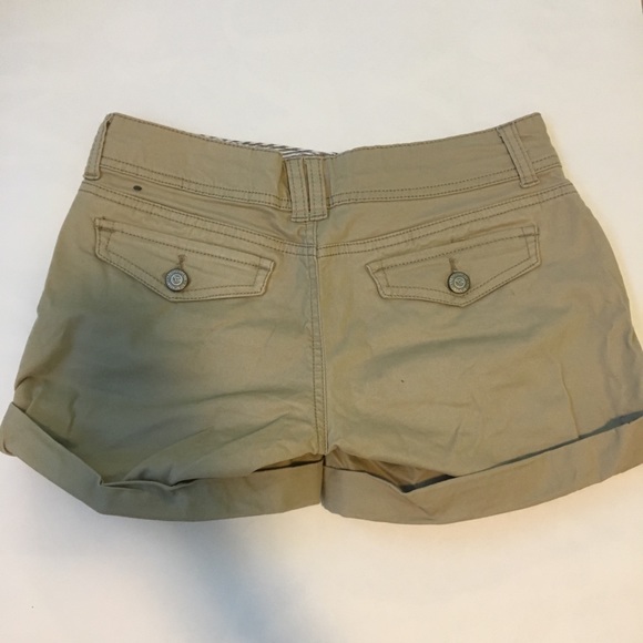 Khaki shorts - Picture 3 of 3
